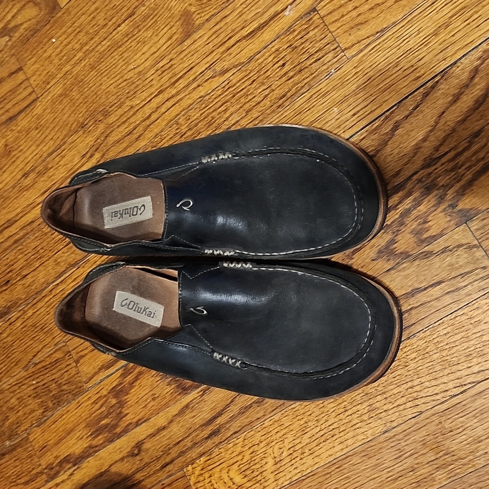 OluKai Casual Black Leather Loafers